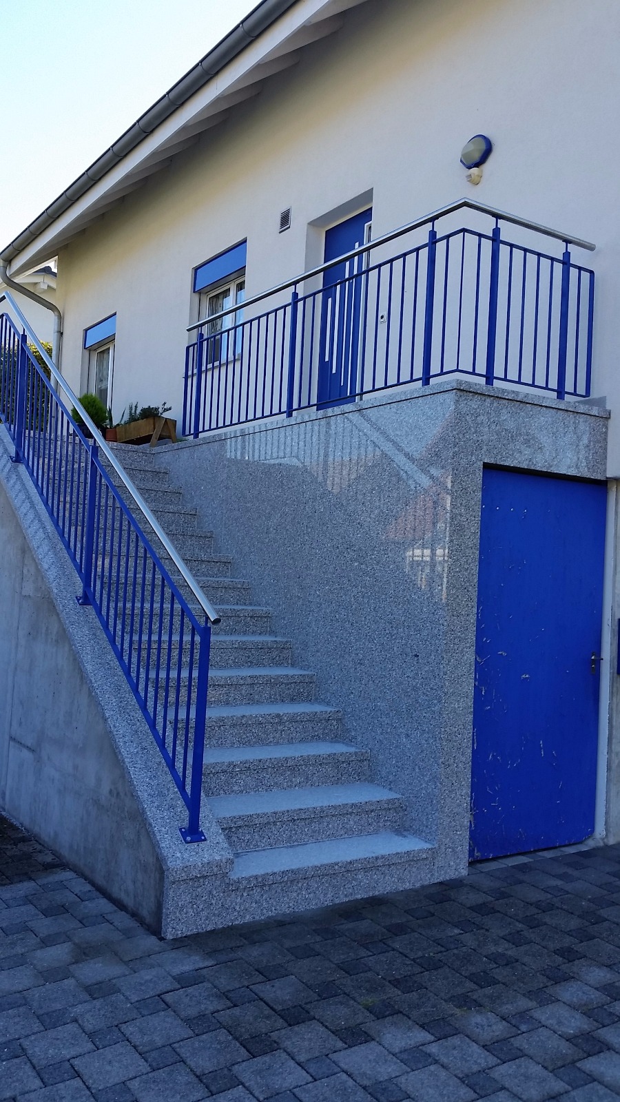 Naturstein auf Aussentreppe – Treppen-Veredelung