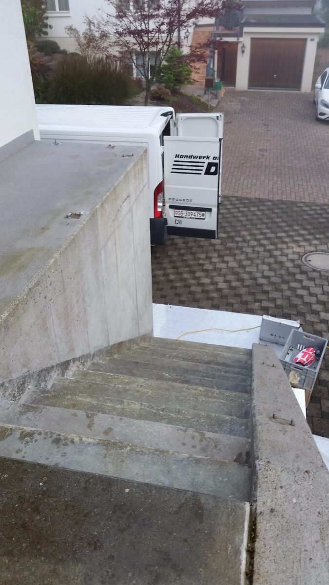 Treppen Veredelung. Naturstein auf Aussentreppe