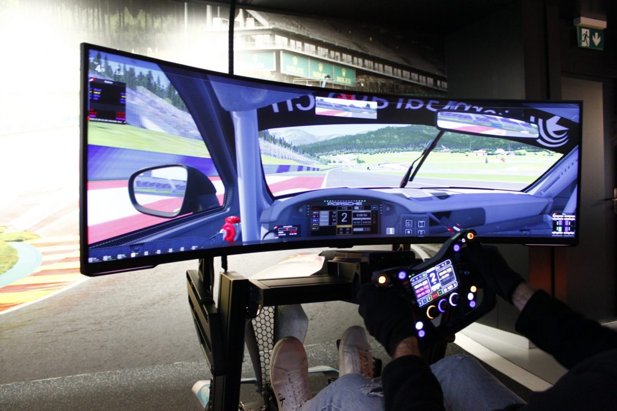 Grosser Bildschirm Sim Racing