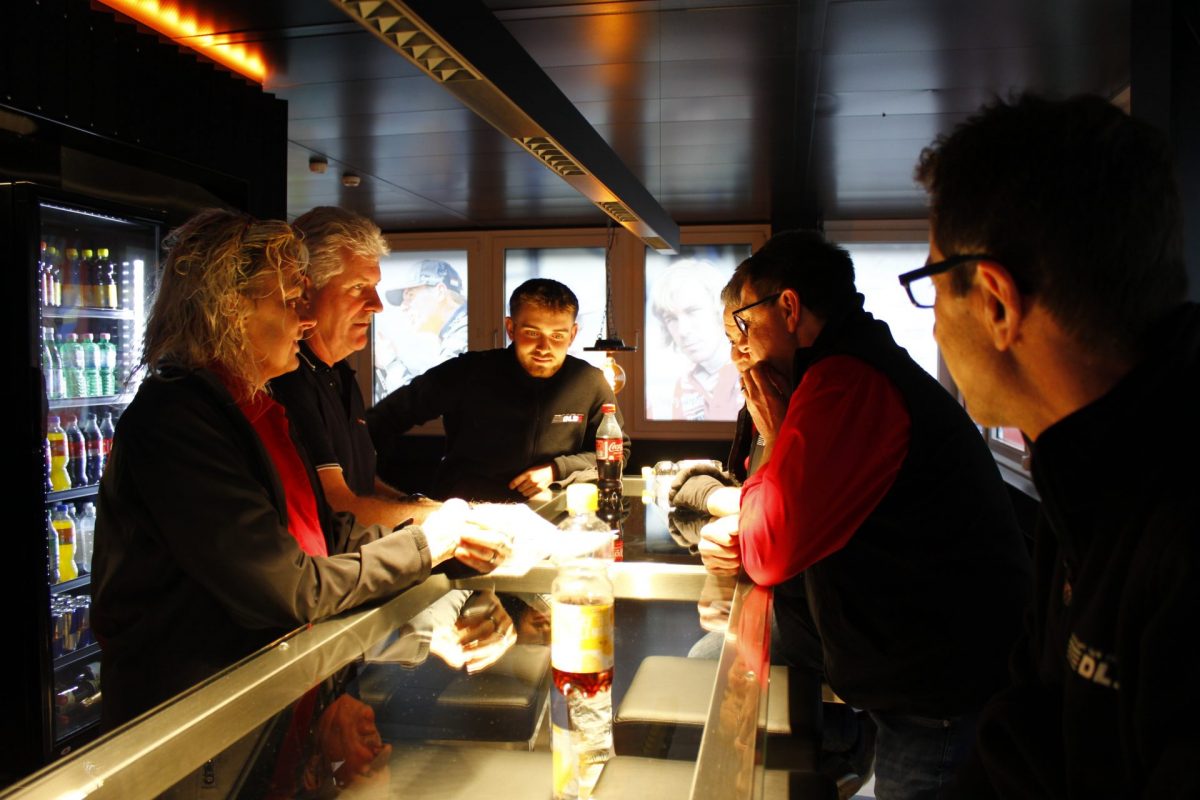 DLSG Team beim besprechen